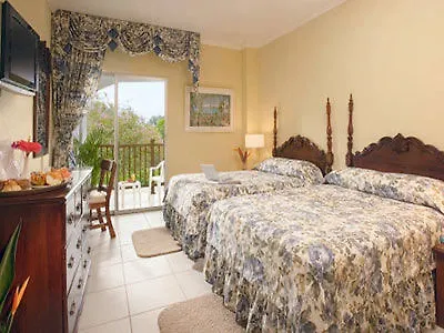 Hotel Breezes Runaway Bay Resort And Golf Club